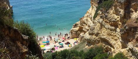 Una playa cerca, toallas de playa