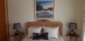 3 soverom, safe på rommet, strykejern/-brett og reiseseng for barn