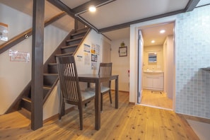 Economy Townhome, 1 Bedroom | In-room dining
