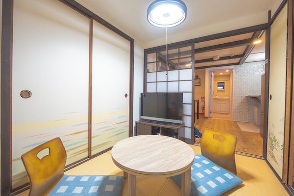 Economy Townhome, 1 Bedroom | Living area