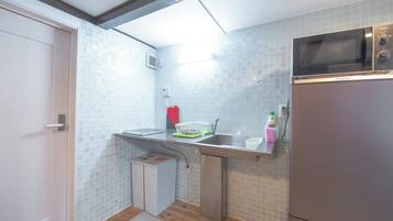 Fridge, microwave, stovetop, electric kettle