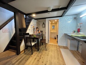 Economy Townhome, 1 Bedroom | Private kitchen
