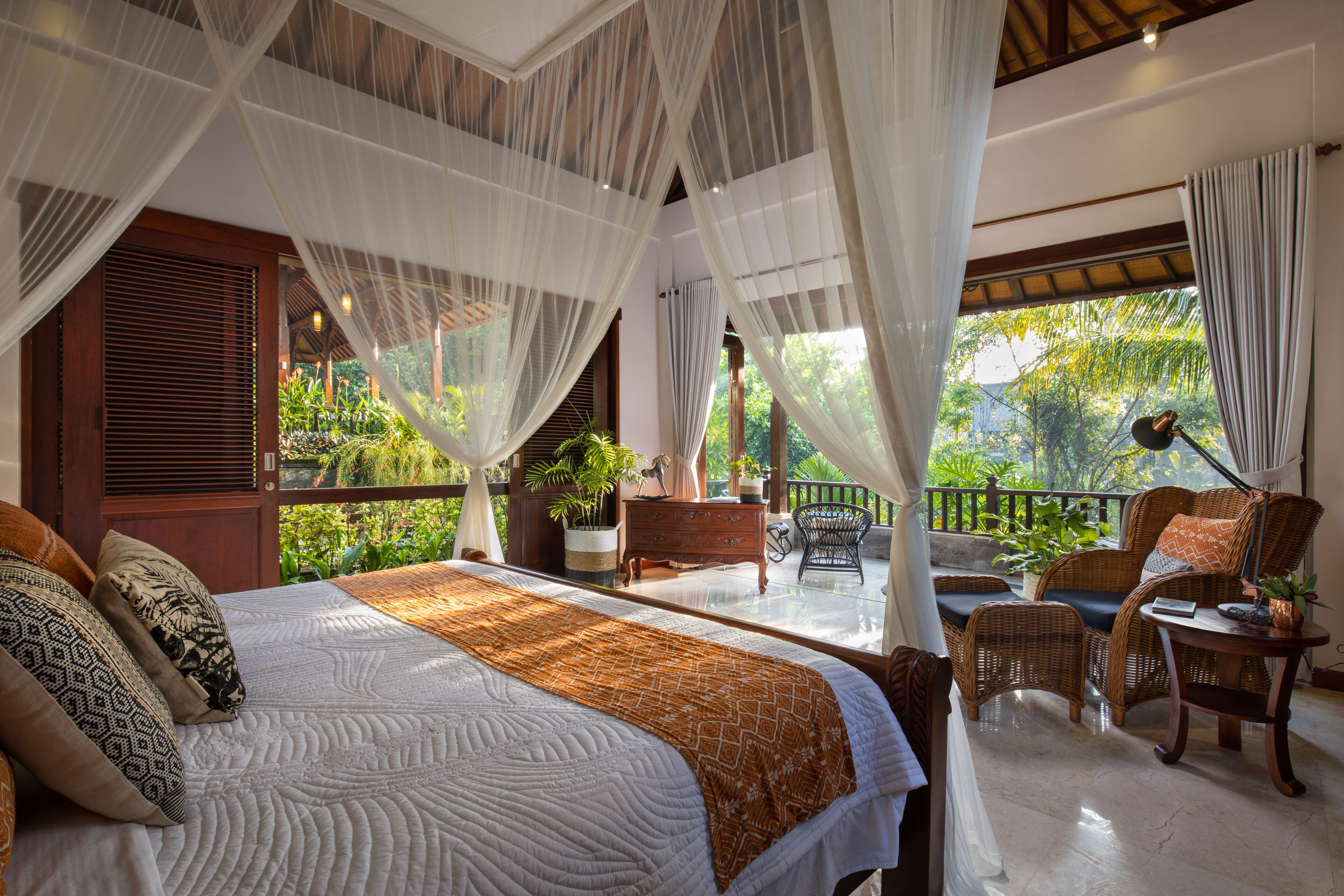 Deluxe Suite | Egyptian cotton sheets, premium bedding, pillowtop beds, minibar