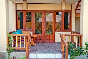 Bungalow | Terrace/patio - Lutwala Dive and Bungalows (Gili Trawangan)