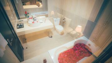 Combined shower/bathtub, free toiletries, hair dryer, bathrobes