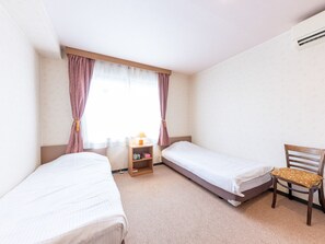 Triple Room, Non Smoking | Desk, iron/ironing board, free WiFi, bed sheets