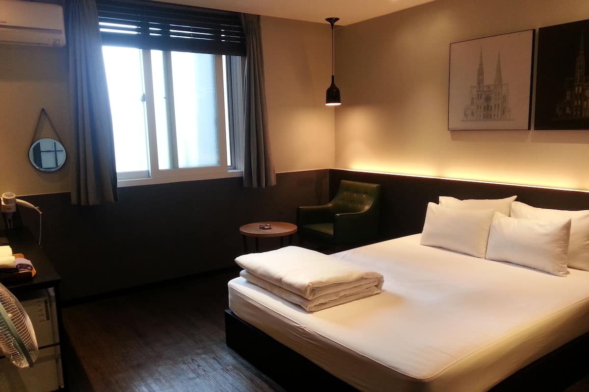 Design Double Room, 1 Double Bed | Premium bedding, soundproofing, free WiFi