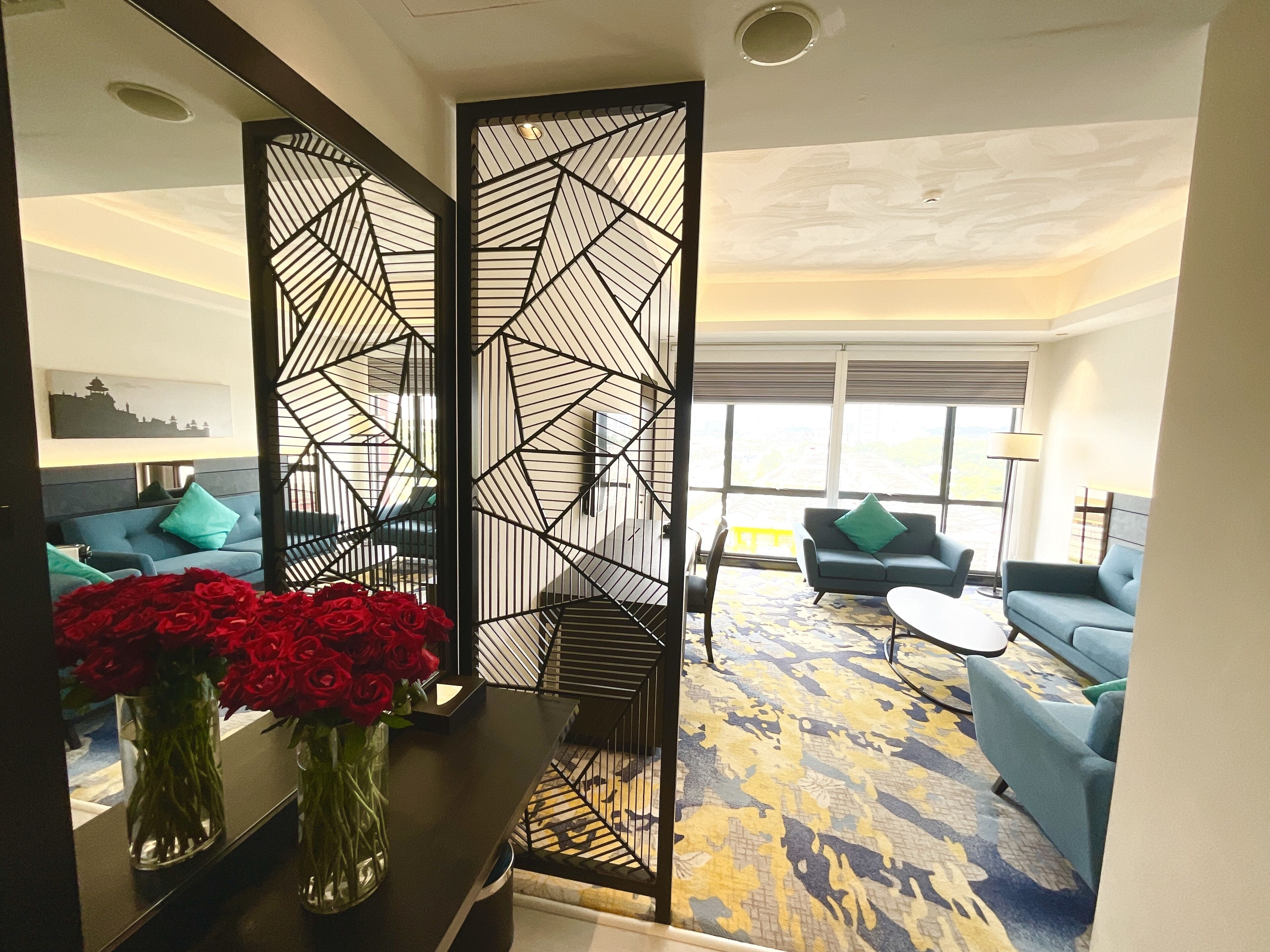 suite | 1 bedroom, free minibar, in-room safe, desk