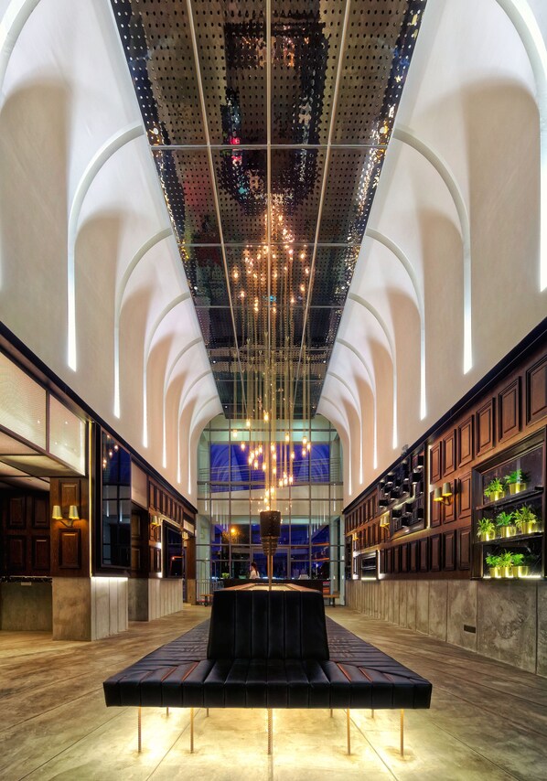 Lobby sitting area - Bespoke Hotel Puchong (Puchong)