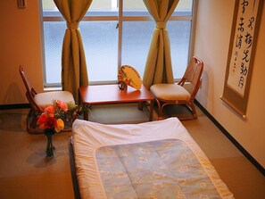 Family Double Room | Desk, soundproofing, free WiFi, bed sheets - Hotel Saikoukan (Osaka)