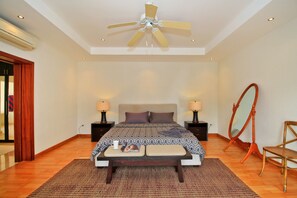 4 bedrooms, in-room safe, desk, iron/ironing board - Pattaya Sunset Villa 4 Bedroom Sleeps 8 (Pattaya)