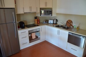 Studio, Garden View, Slope side | Private kitchen | Fridge, microwave, oven, stovetop - Willowmere (Port Sorell)