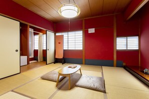 Tradisjonelt rom, privat bad (Japanese Style Room 2F for 4 People) | Wi-fi (inkludert)