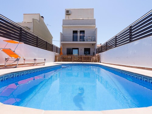 INNOUTHOMBEAUTIFUL FAMILY HOUSE WITH SWIMING-POOL, BBQ, WIFI AND AIR-11 SETEMBRE