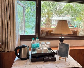 Standard Twin Room | Premium bedding, in-room safe, desk, laptop workspace