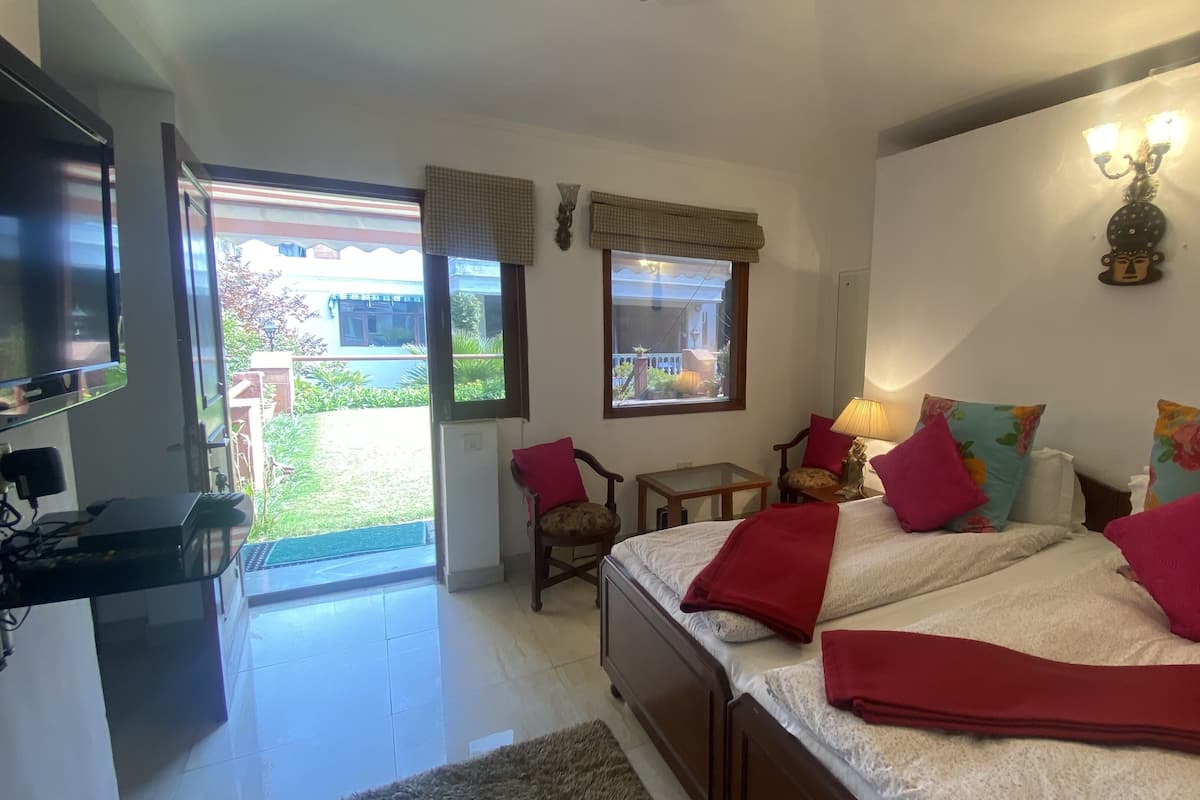 Premium bedding, in-room safe, desk, laptop workspace