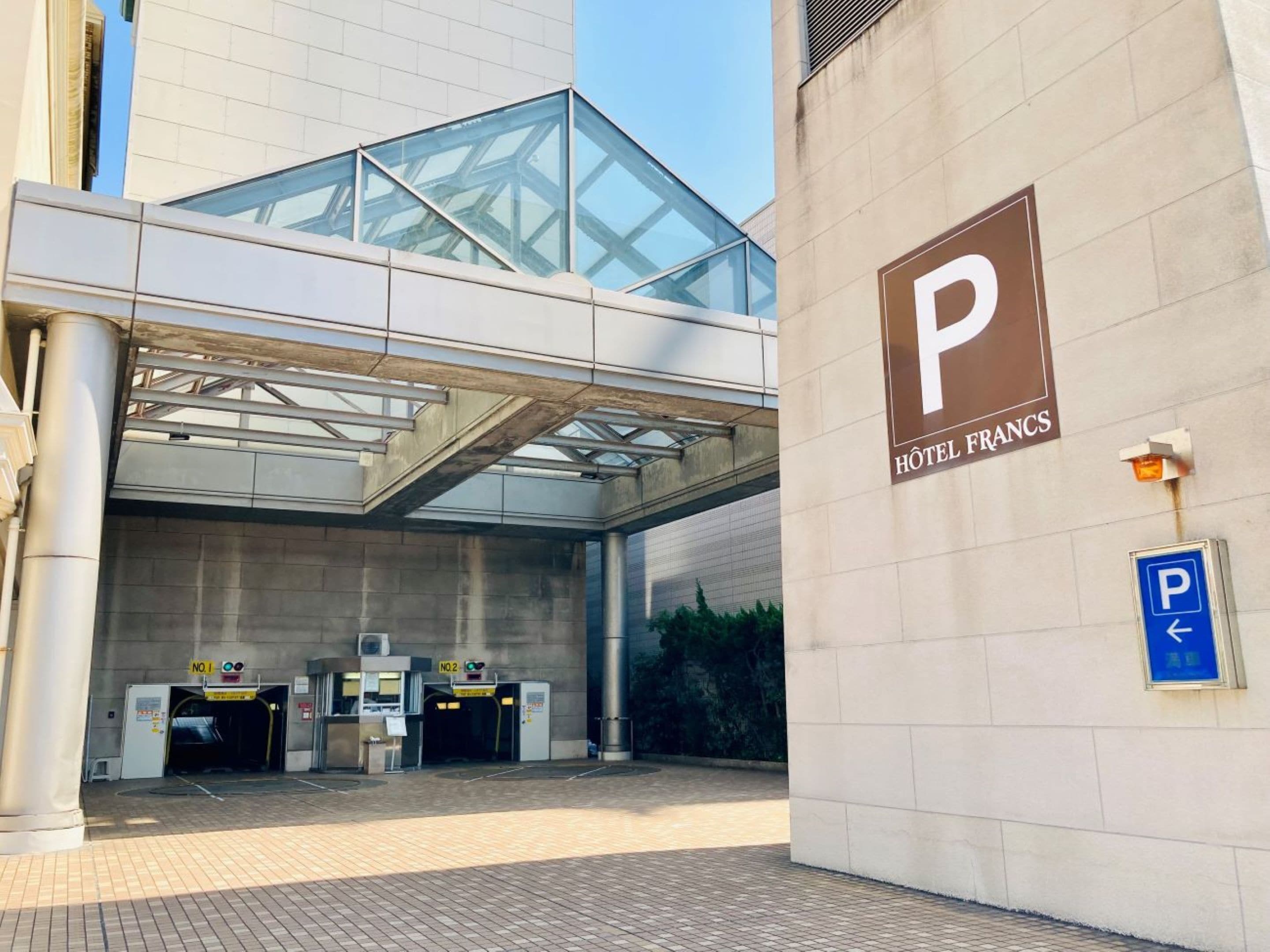 self-parking (surcharge) 1000 per night