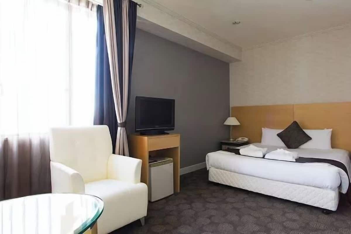 1 bedroom, desk, free WiFi, bed sheets