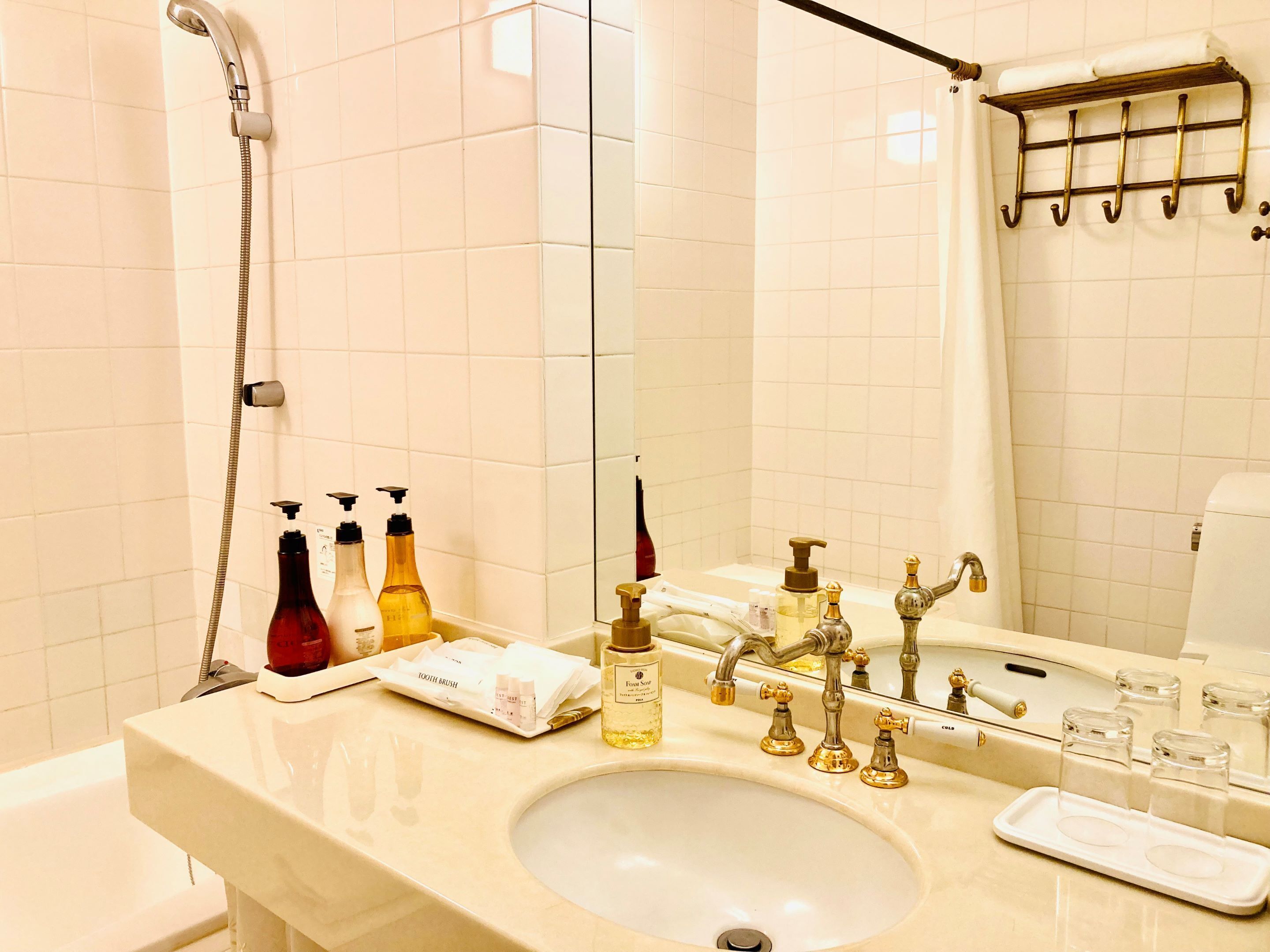 [non smoking] executive double | bathroom | combined shower/bathtub, deep-soaking bathtub, free toiletries