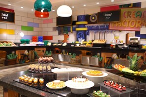 Free daily buffet breakfast  - LEGOLAND Japan Hotel (Nagoya)