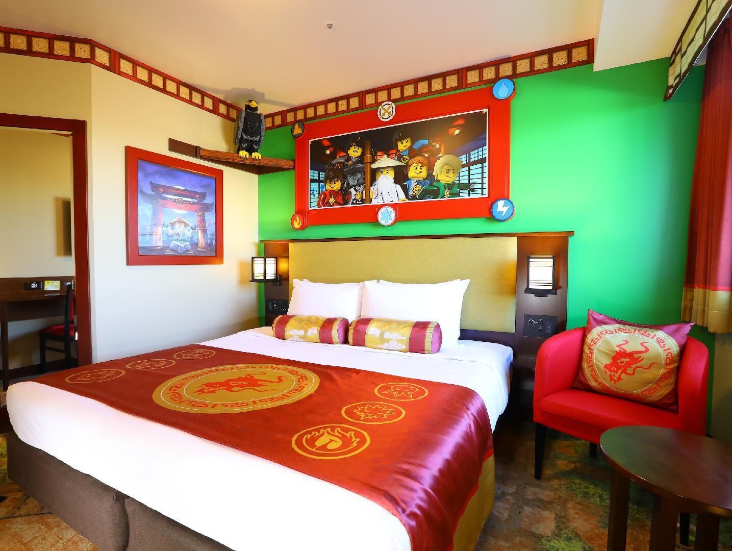 Down comforters, in-room safe, free WiFi, bed sheets