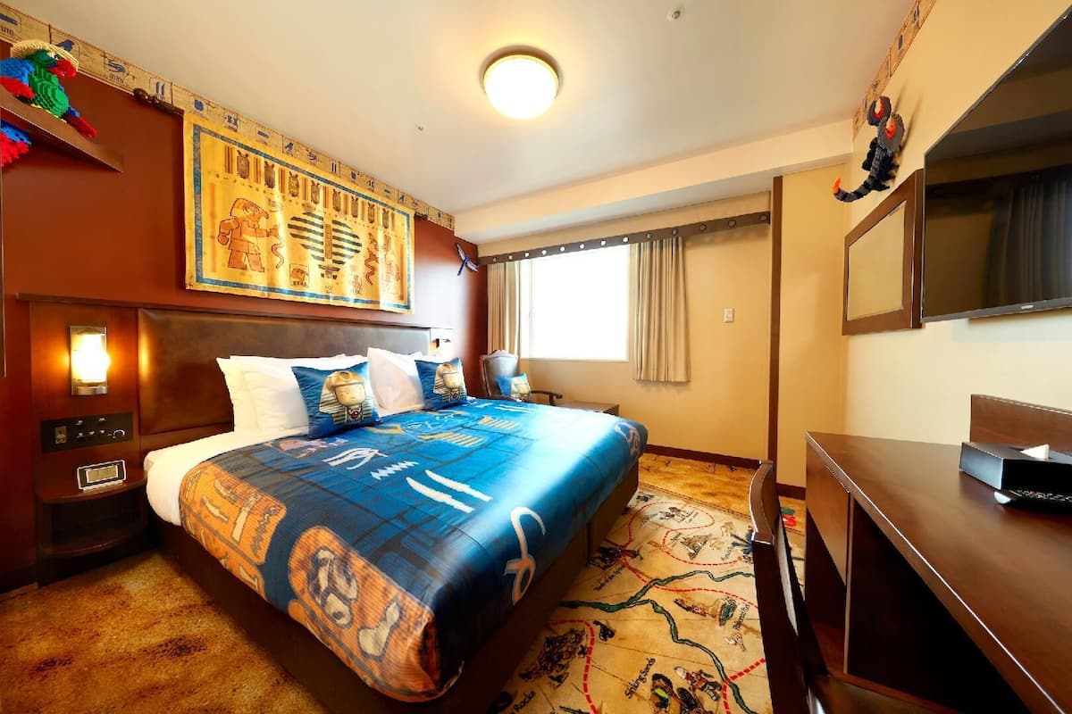 Down duvets, in-room safe, free WiFi, bed sheets