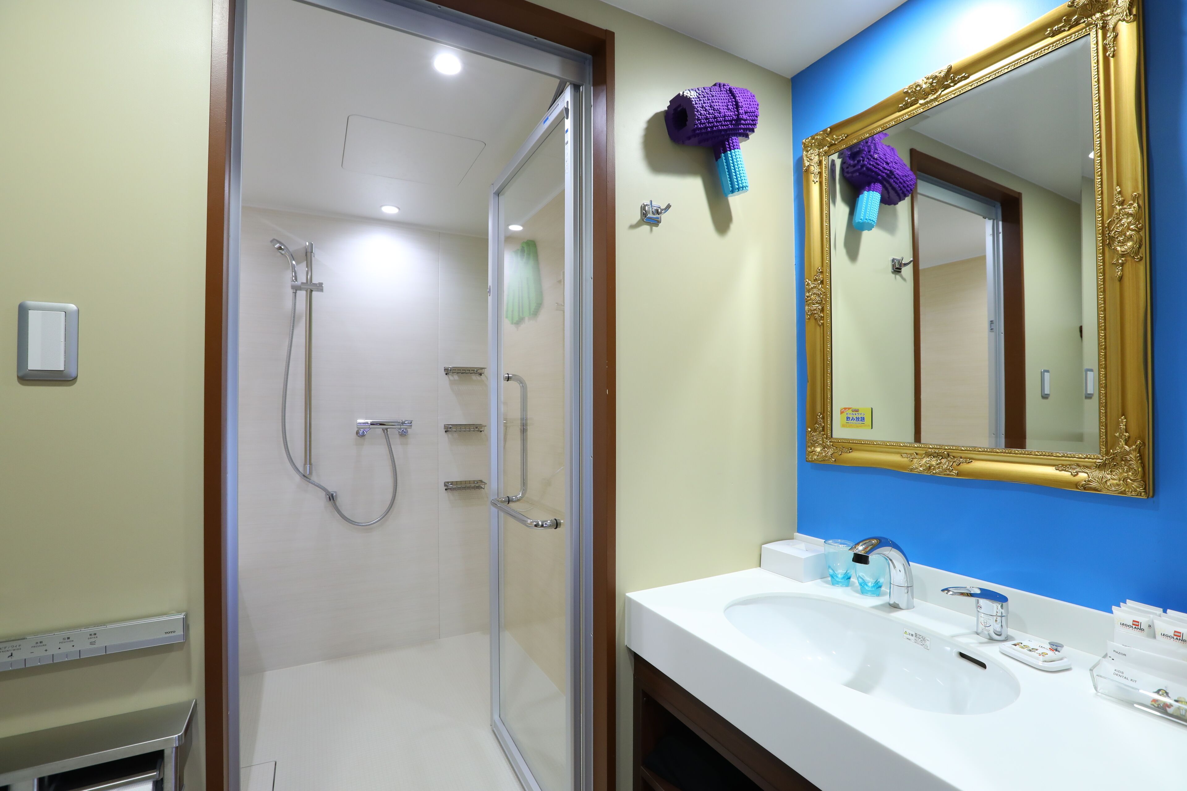 lego friends suite | bathroom | combined shower/bathtub, free toiletries, hair dryer, slippers