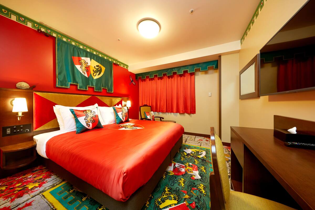 Down duvets, in-room safe, free WiFi, bed sheets
