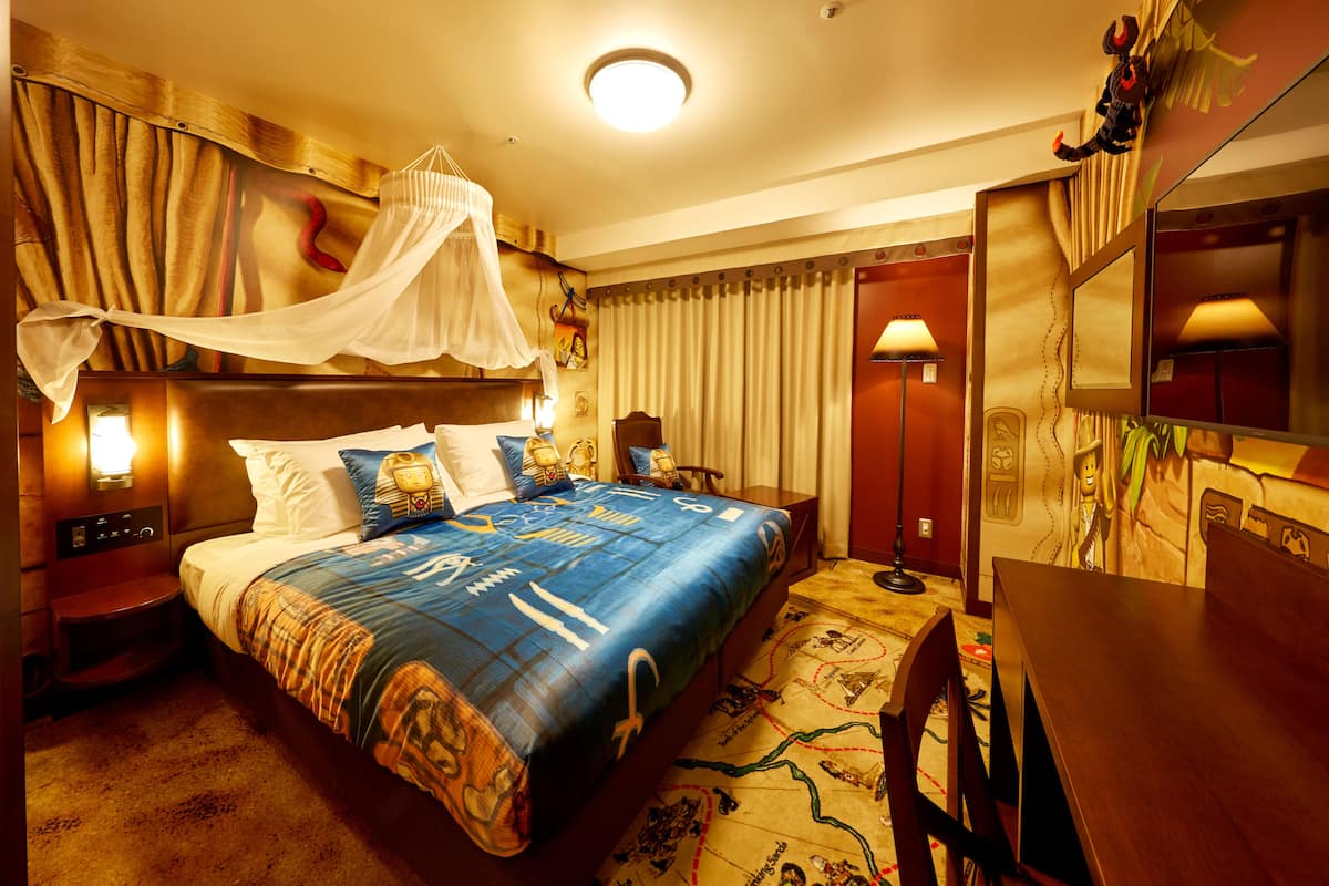 Down duvets, in-room safe, free WiFi, bed sheets