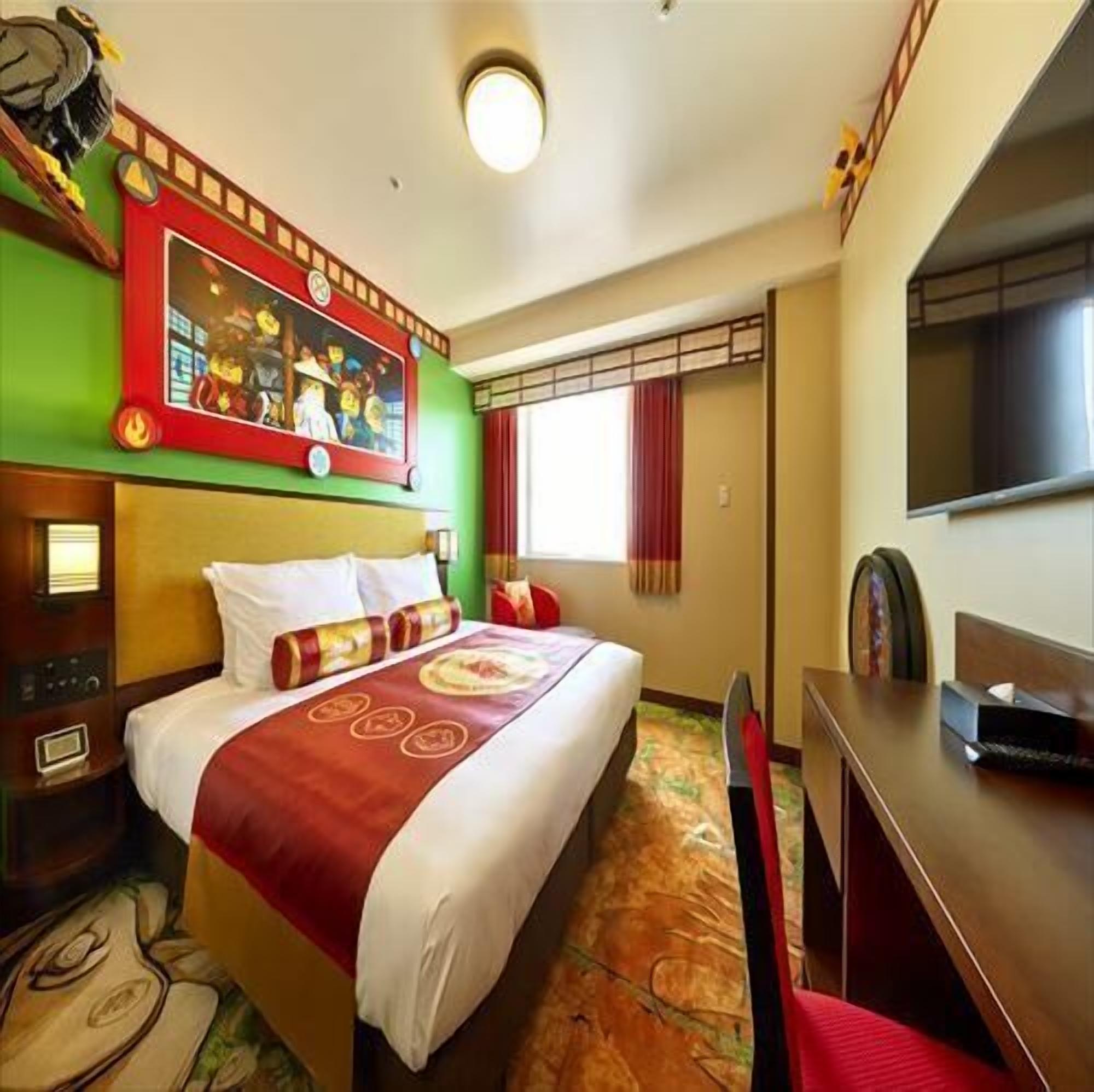 Down comforters, in-room safe, free WiFi, bed sheets