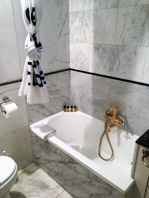 Combined shower/tub, eco-friendly toiletries, hair dryer, bidet - Sleep Florence Suite Presto (Firenze)