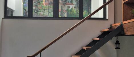 المنشأة من الداخل