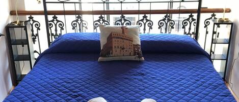 Bureau, fer et planche à repasser, Wi-Fi gratuit, draps fournis