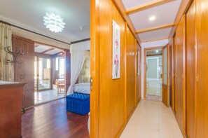 4 bedrooms, iron/ironing board, free WiFi, bed sheets