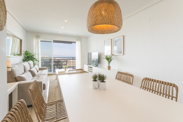 Interior - Panoramic Sea Views. Family Getaway To The Beach! - Only families (Playa de Gandía)