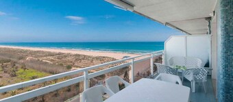 AG AIGUABLAVA 7-3 Panoraamanäkymät merelle. Perhe menossa rantaan!