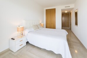 3 chambres, fer et planche à repasser, Wi-Fi gratuit, draps fournis