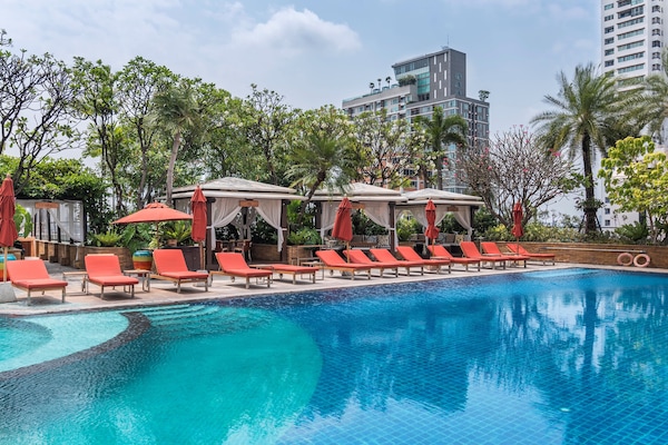 Free access to a 25x10 metres SWIMMING POOL