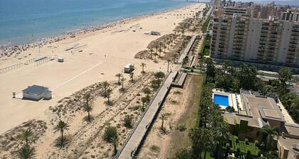 AG EDEN 10/2/4 Nizzan perhehuoneisto lähellä rantaa. Pool / Wifi