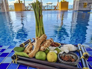 三溫暖烤箱、蒸氣室、美體療程、芳療、瑞典式按摩、泰式按摩