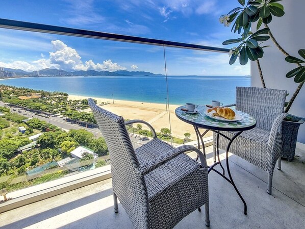 極品雙人或雙床房, 陽台, 海景 | 1 間臥室、迷你吧、客房內保險箱、遮光布/窗簾