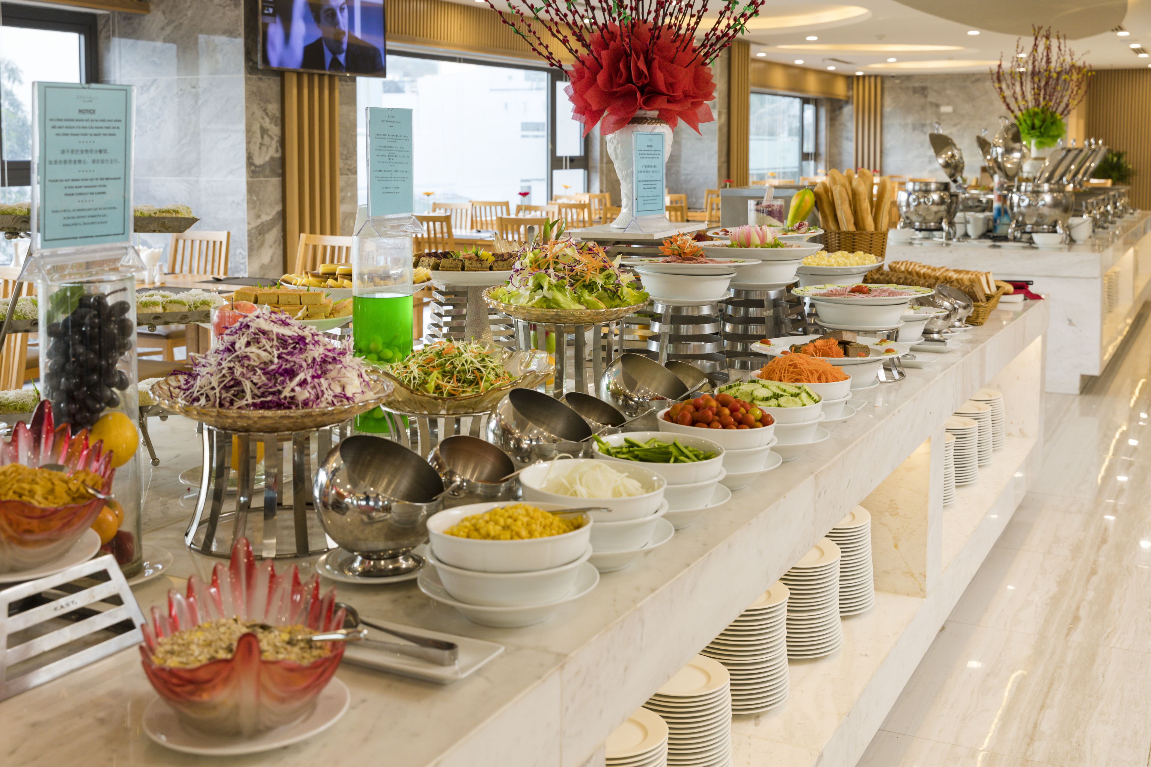 daily buffet breakfast (vnd 180000 per person)