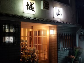 Entrada al alojamiento