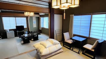 办公桌、遮光窗帘、熨斗/熨板、免费 WiFi