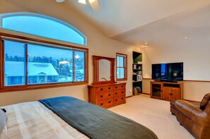2 bedrooms, WiFi, bed sheets - Great location! Four adult bikes for you to use! Walk to Lake Dillon! (Frisco)