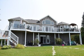 Exterior - water front luxury lake house (Janetville)