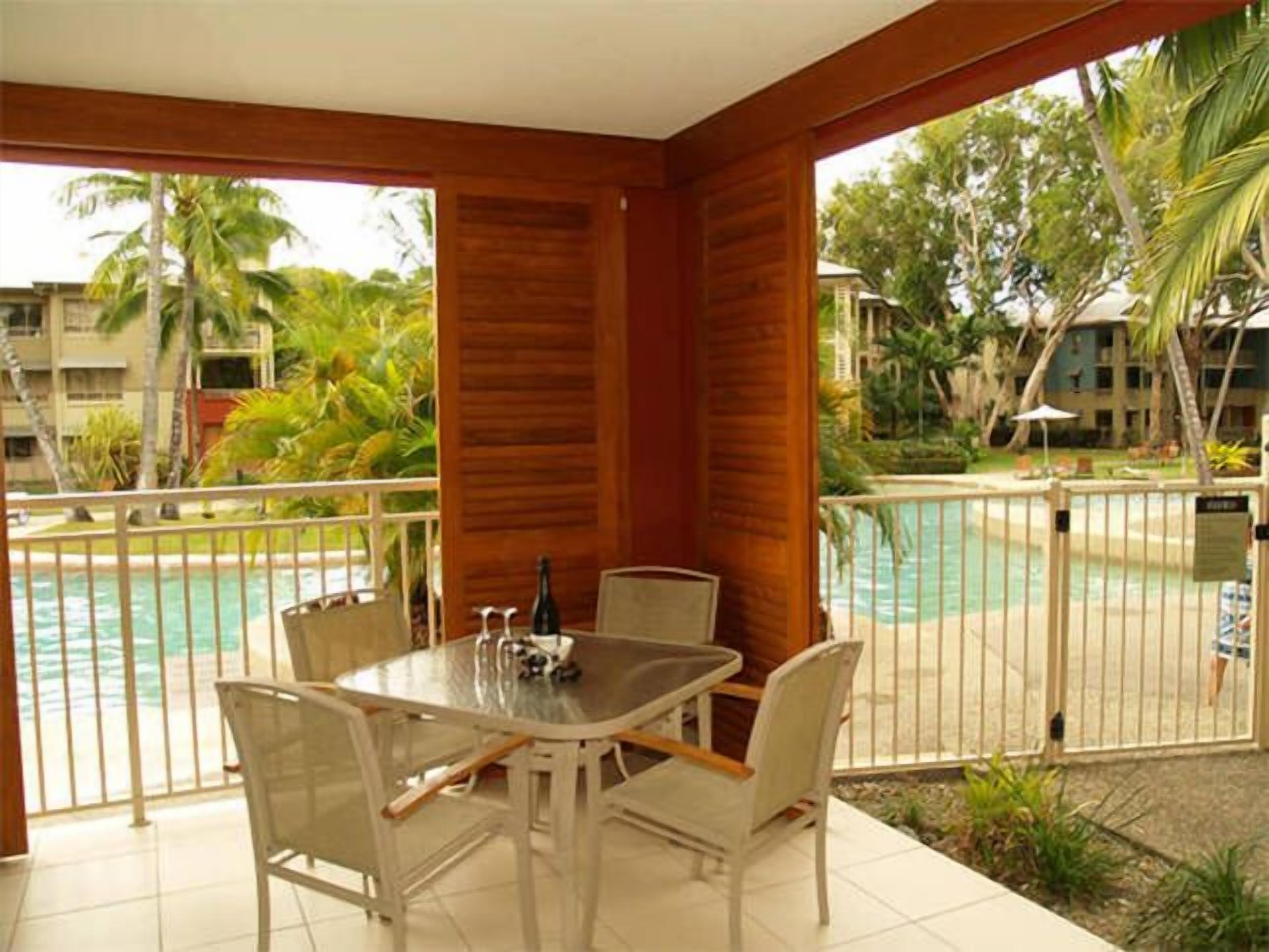 Palm Cove Beachside Resort Apartment — image 2