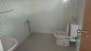 Economy Double Room, 3 Bedrooms | Bathroom