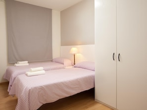 3 chambres, fer et planche à repasser, accès Internet, draps fournis