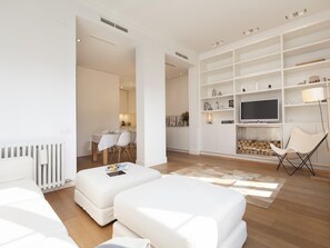 TV - Top quality apartment in the city center (Barcelona)